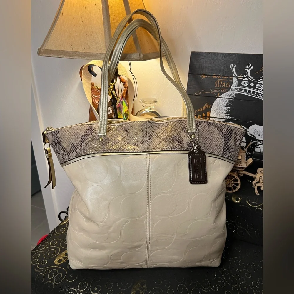 Coach 2012 Laura Embossed Monogram C Snakeskin Leather Tote Bag F19696
